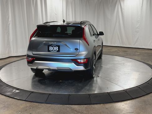 Certified 2025 Kia Niro LX image 9