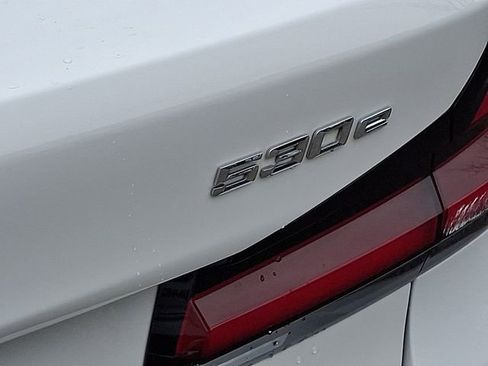 Used 2021 BMW 530e w/ Parking Assistance Package image 40