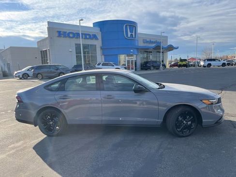 New 2025 Honda Accord SE image 1