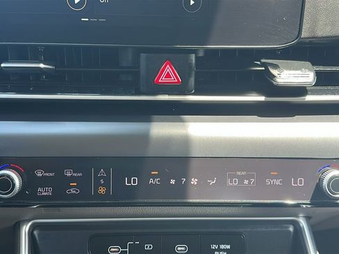 Used 2026 Kia Carnival FWD image 25