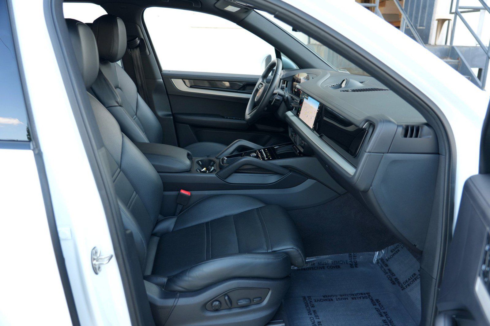 Used 2024 Porsche Cayenne S w/ Sport Chrono Package AWD/4WD image 15