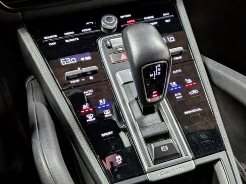 Used 2022 Porsche Cayenne Platinum Edition w/ Premium Package image 26