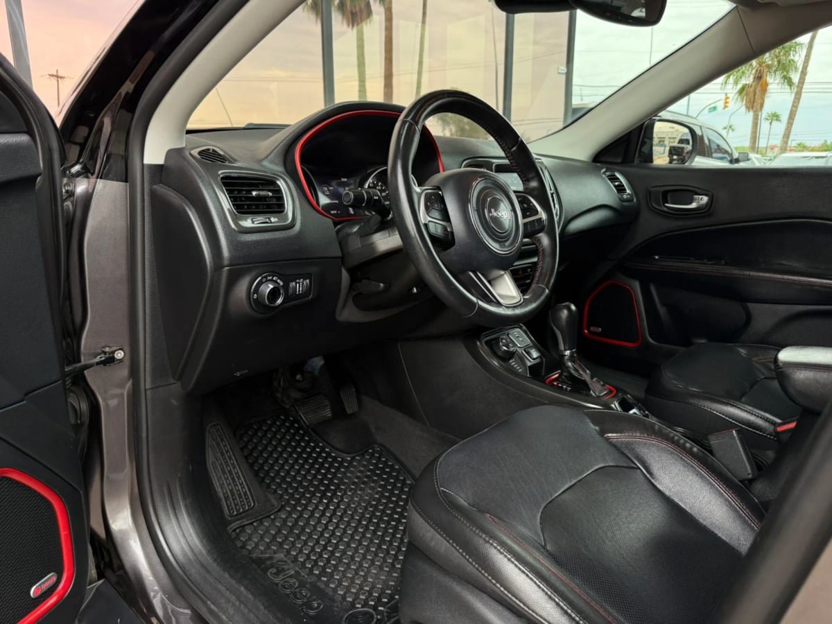 Used 2019 Jeep Compass Trailhawk w/ Leather Interior Group AWD/4WD image 37