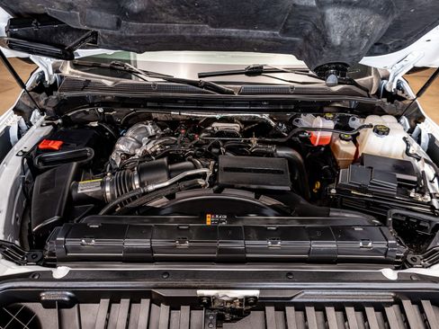 Used 2025 GMC Sierra 2500 AT4 image 34