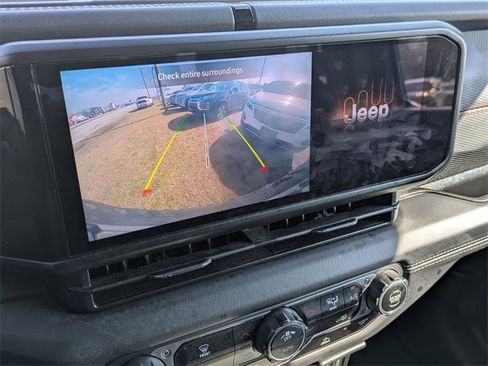 Used 2025 Jeep Wrangler Unlimited Rubicon image 19