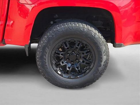 Used 2018 Chevrolet Colorado W/T w/ WT Convenience Package RWD image 9