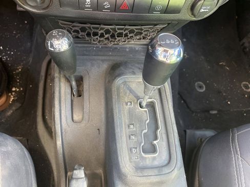 Used 2013 Jeep Wrangler Unlimited Sahara AWD/4WD image 27