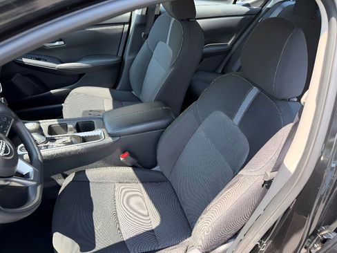 Used 2025 Nissan Sentra SV FWD image 30