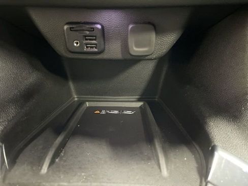 Used 2023 Chevrolet Traverse RS FWD image 29