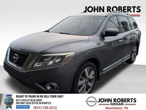 Used 2016 Nissan Pathfinder Platinum w/ Family Entertainment Package FWD image 3