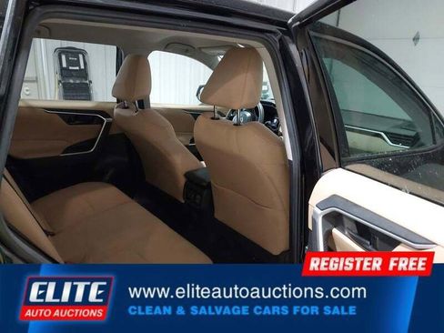 Used 2022 Toyota RAV4 LE image 16