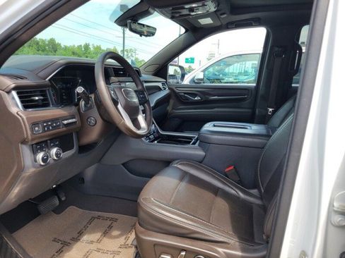 Used 2021 GMC Yukon Denali w/ Denali Premium Package image 24