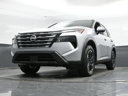 Used 2024 Nissan Rogue SV FWD image 44