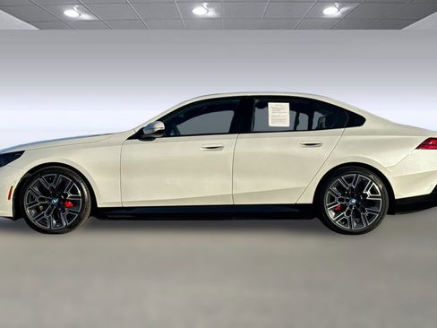 Used 2025 BMW i5 xDrive40 image 2