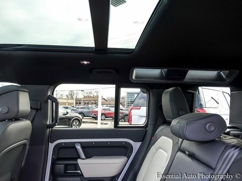 Used 2023 Land Rover Defender 110 X-Dynamic SE image 12