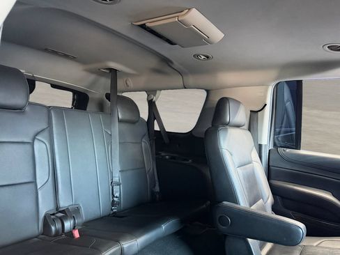 Used 2019 Chevrolet Suburban LT RWD image 29
