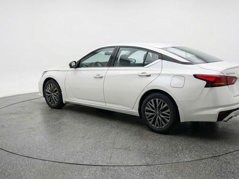 Used 2025 Nissan Altima 2.5 SV image 6