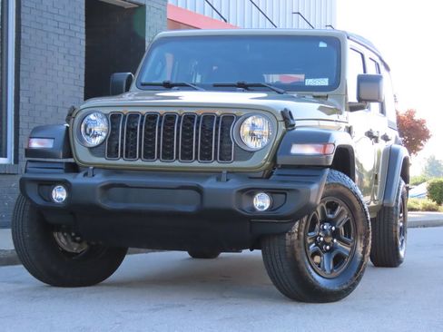 Used 2026 Jeep Wrangler Unlimited Sport AWD/4WD image 8