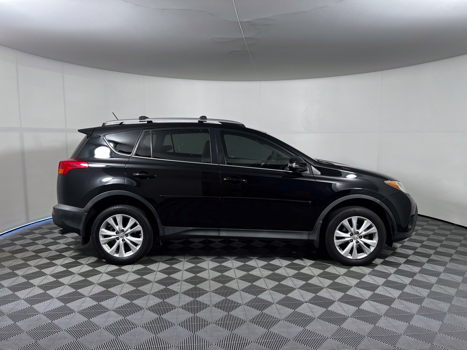 Used 2013 Toyota RAV4 Limited AWD/4WD image 4