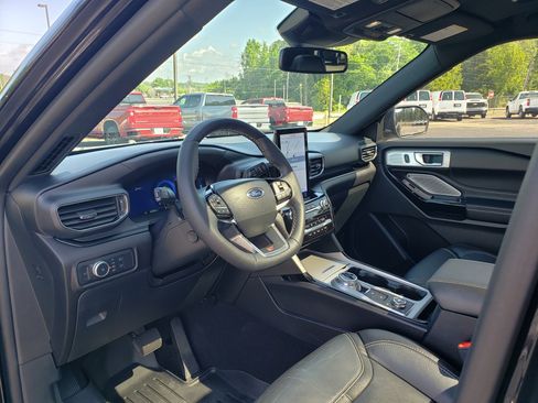 Used 2021 Ford Explorer ST w/ Equipment Group 401A AWD/4WD image 30