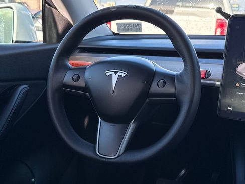 Used 2022 Tesla Model Y Long Range AWD/4WD image 22