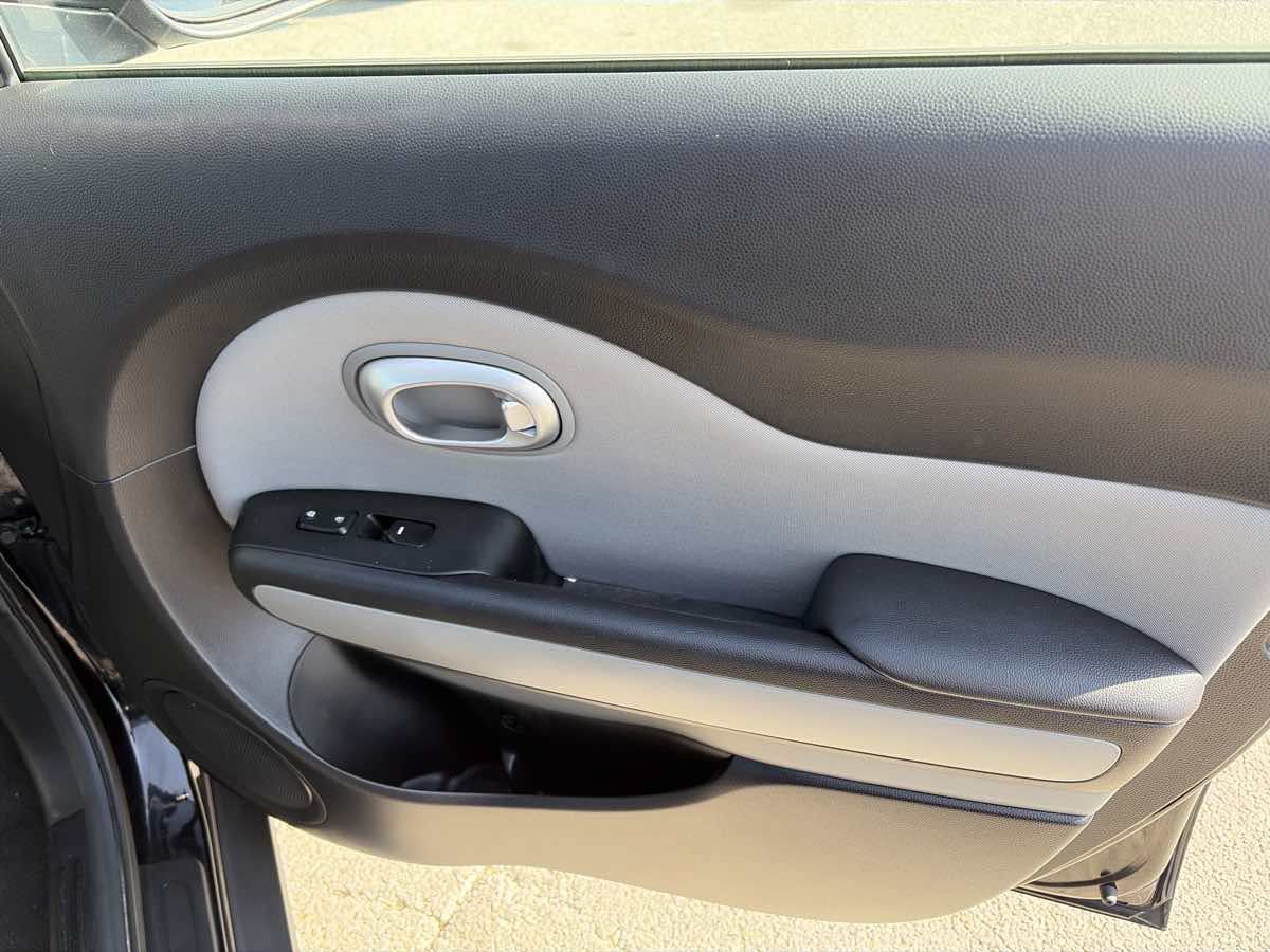 Used 2016 Kia Soul FWD image 27
