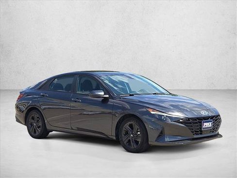 Used 2021 Hyundai Elantra SEL w/ Convenience Package FWD image 3