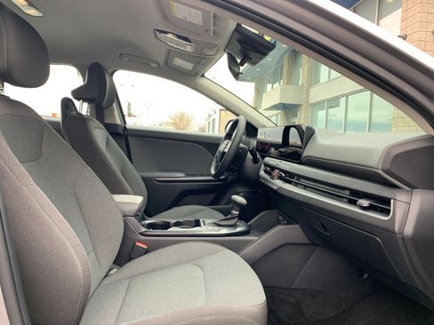 Used 2025 Kia K4 FWD image 36