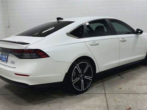 Used 2023 Honda Accord Sport image 3