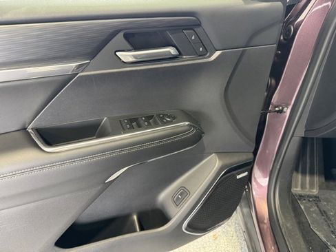 Used 2025 GMC Acadia Elevation image 6