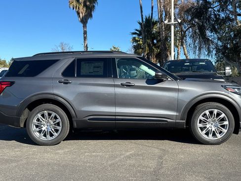 New 2026 Ford Explorer Active w/ Active Comfort Package AWD/4WD image 4