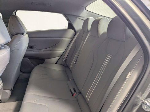 Used 2024 Hyundai Elantra SEL image 25