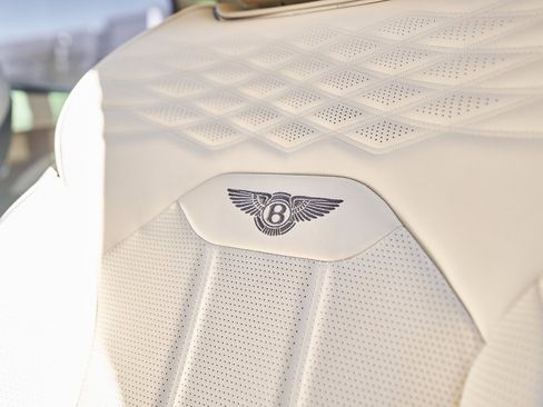 Used 2023 Bentley Bentayga Extended Wheelbase image 46