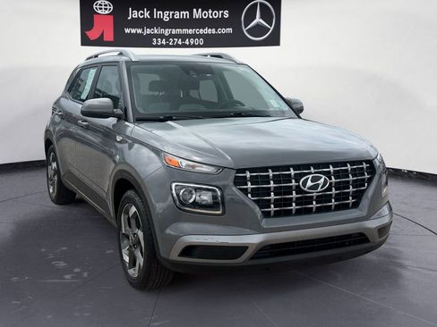 Used 2022 Hyundai Venue SEL FWD image 7