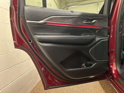 Used 2025 Jeep Grand Cherokee L Overland w/ Luxury Tech Group IV image 14