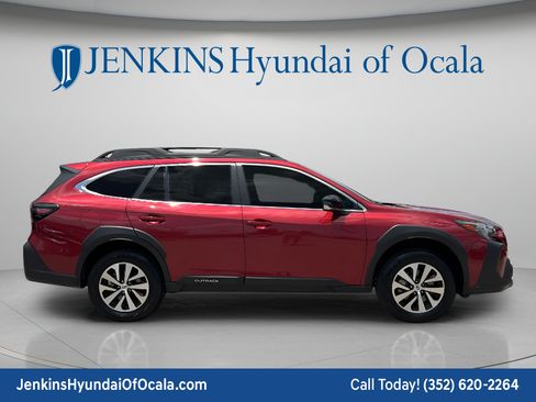 Used 2025 Subaru Outback Premium AWD/4WD image 2