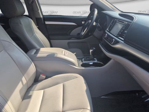 Used 2015 Toyota Highlander XLE AWD/4WD image 16