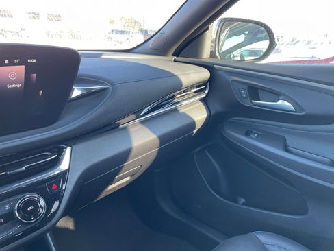 Used 2025 Buick Envista Sport Touring image 34