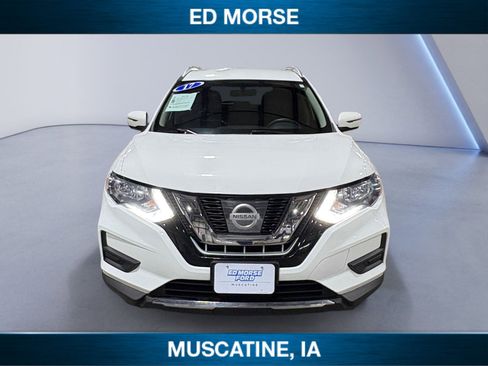 Used 2017 Nissan Rogue SV w/ SV Premium Package image 8