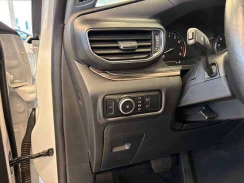 Used 2023 Ford Explorer Limited image 16