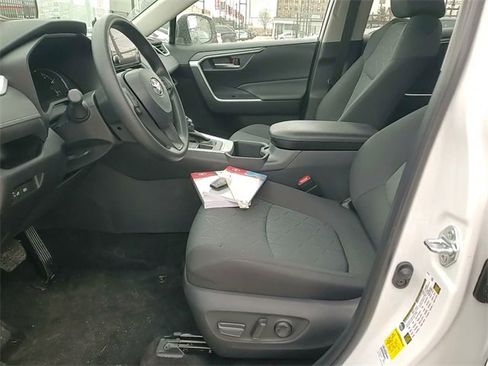 Used 2025 Toyota RAV4 XLE image 12