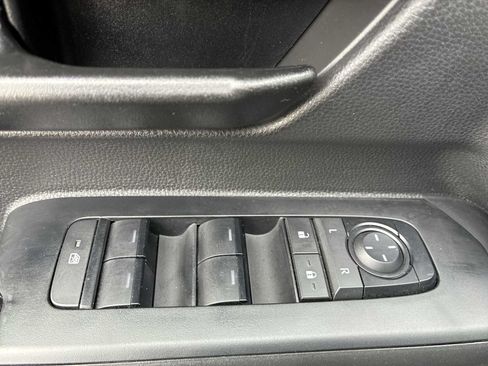 Used 2025 Toyota Tacoma SR5 AWD/4WD image 15