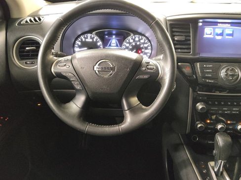 Used 2020 Nissan Pathfinder SV image 22