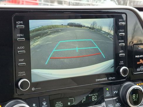 Used 2021 Toyota Highlander XLE image 20