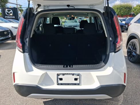Used 2023 Kia Soul LX w/ LX Technology Package FWD image 5