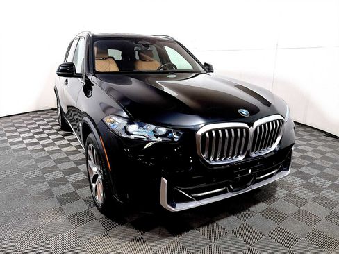 Certified 2024 BMW X5 xDrive40i w/ Premium Package AWD/4WD image 2