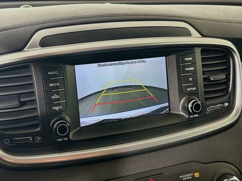Used 2019 Kia Sorento AWD V6 image 14
