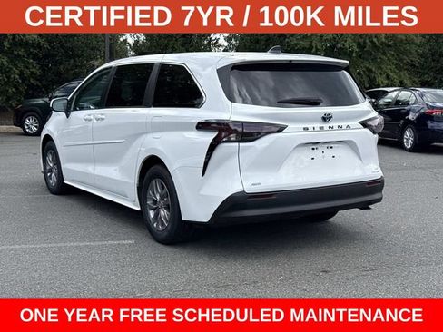 Used 2024 Toyota Sienna LE AWD/4WD image 4