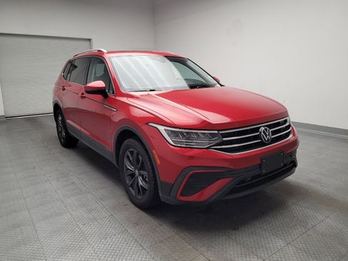 Used 2022 Volkswagen Tiguan SE w/ Panoramic Sunroof Package FWD image 13