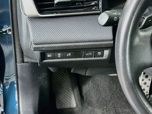 Used 2025 Toyota Camry SE FWD image 17